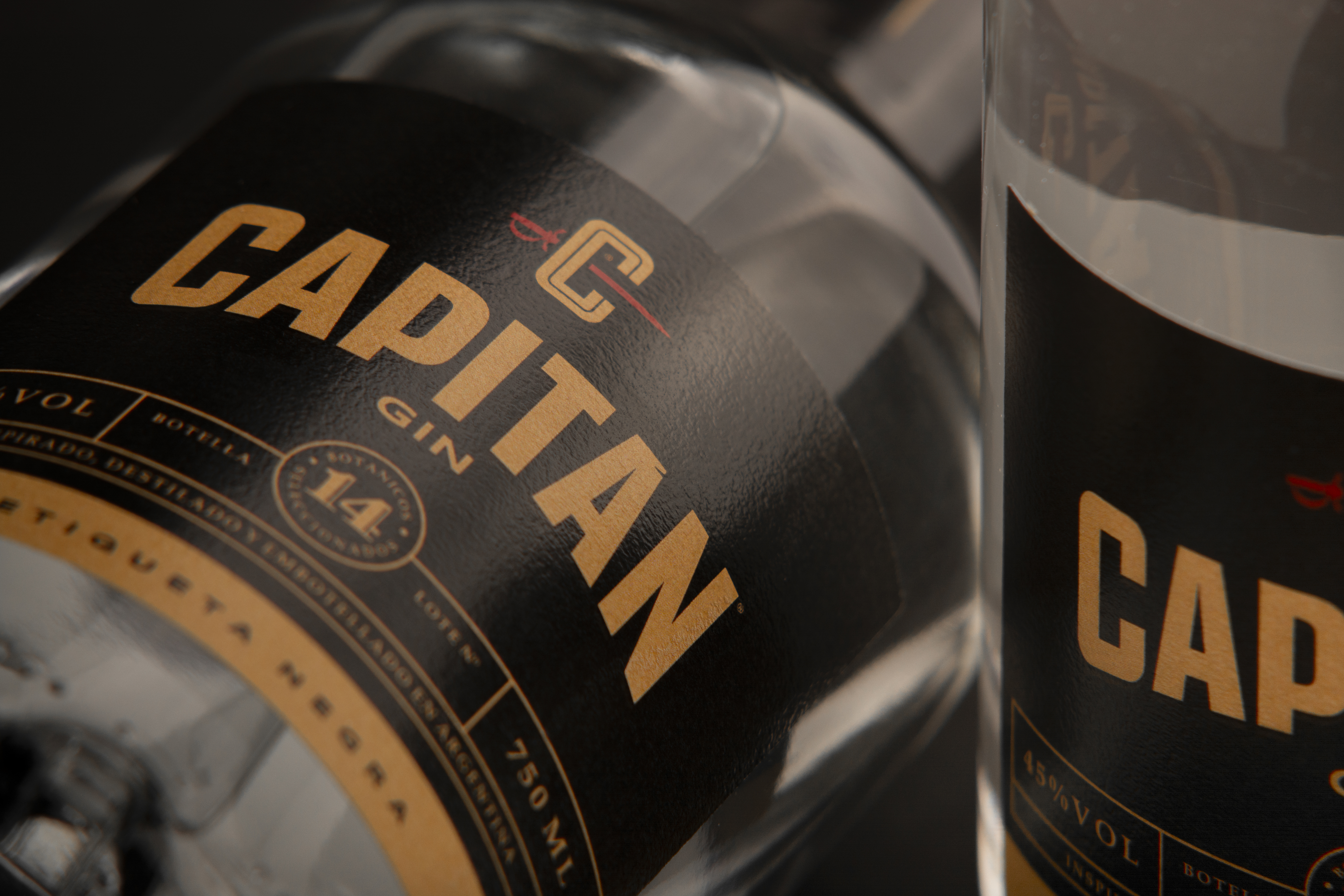 Detalle de Capitán Gin Etiqueta Negra